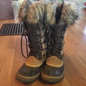 Sorel Joan of Arctic snow boots size 6